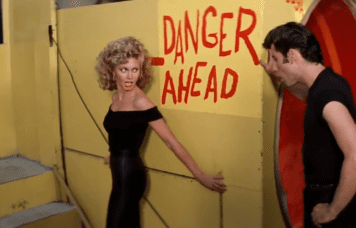 Olivia Newton John a decedat ce a zis john travolta Grease HD You're the one that I want 1080p - YouTube – Google Chrome