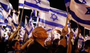 Tens of thousands of Israelis continue protests against judicial reform