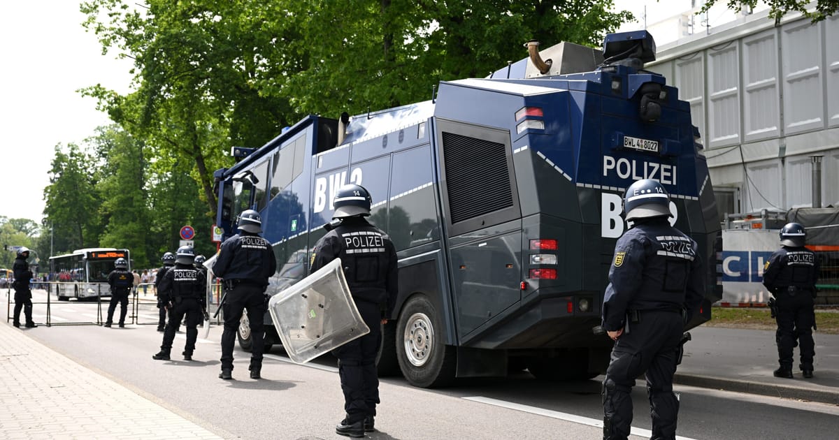 Poliția germană percheziționează casele activiștilor pentru climă – POLITICO