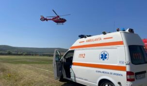 Un bătrân a făcut infarct pe stradă. Intervenție medicală de urgență la Negrești- FOTO