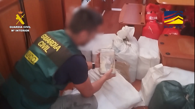 700kg of cocaine caught en route to the Canary Islands