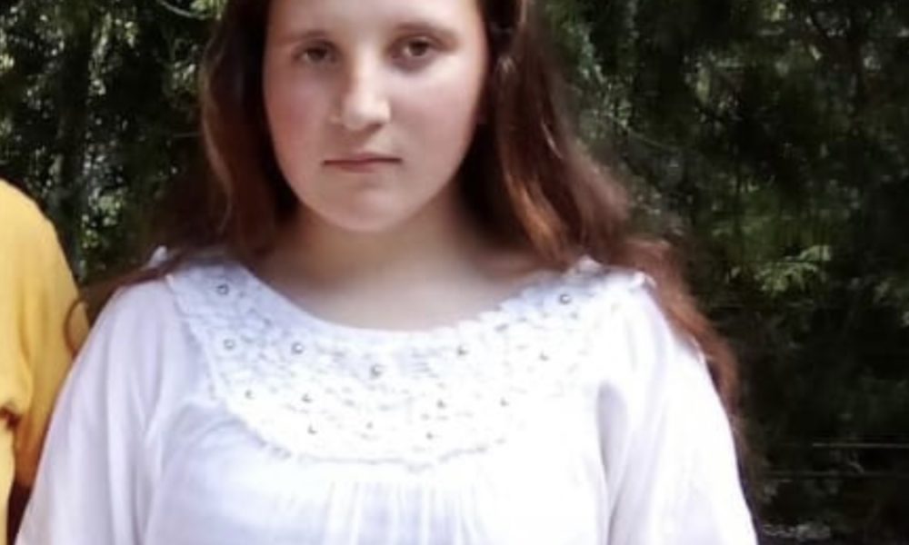 Fată de 13 ani care a fugit de acasă are o relație cu un bărbat de 21 de ani. A fost găsită în pădurea Ferești