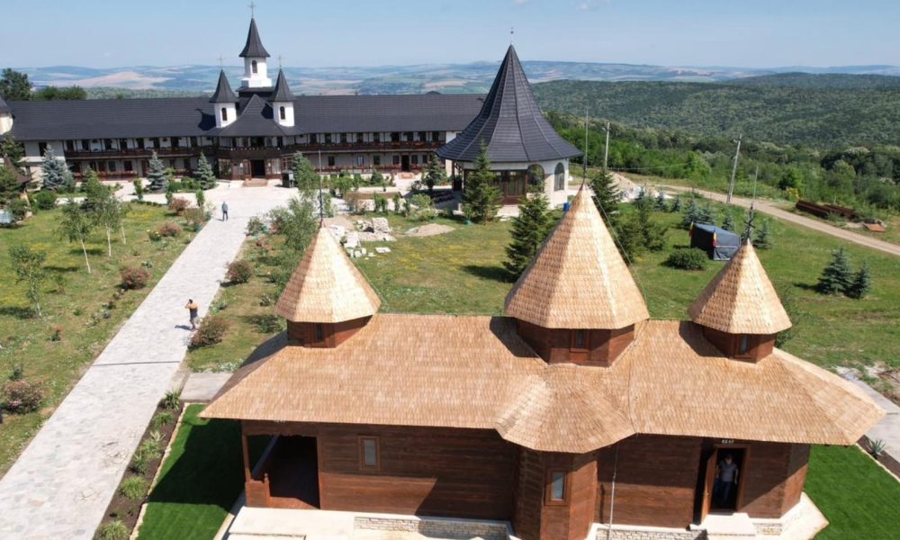 Sărbătoare la Mănăstirea Mălinești