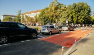 Proiect pilot implementat la două școli din Timișoara! Au fost amenajate puncte de îmbarcare/debarcare a elevilor, chiar în fața unităților de învățământ