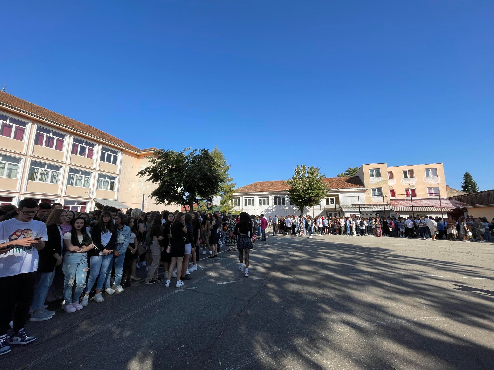 Emoție și bucurie! Elevii din Lugoj pornesc într-o nouă aventură școlară