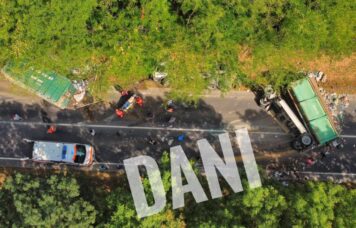 Accident pe DN 24 Vaslui-Bârlad! Autospeciala de gunoi răsturnată, trafic oprit pe ambele sensuri- FOTO