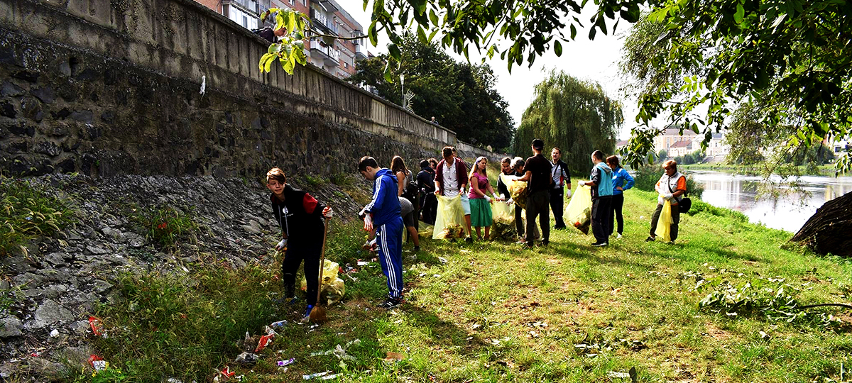 Fii voluntar! O nouă acțiune de curățenie are loc la Lugoj