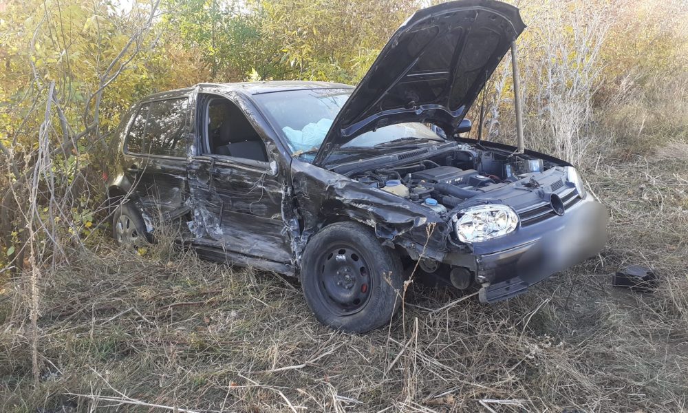 două persoane rănite, trei autoturisme avariate- FOTO