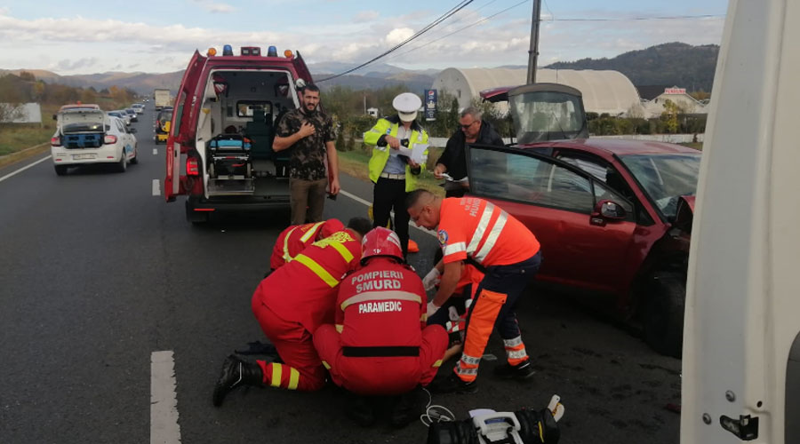 Accident înfiorător! Un bărbat a murit pe loc, după ce a intrat cu maşina pe contrasens şi a lovit o autoutilitară