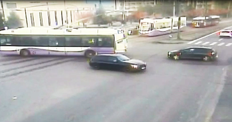 VIDEO Accident violent între două tramvaie, la Timișoara! Momentul impactului a fost surprins de camerele de supraveghere
