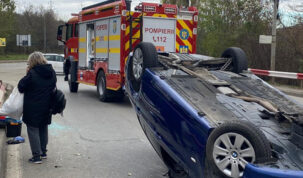 BMW, cu roţile în sus, pe mijlocul străzii! Cum s-a petrecut accidentul?