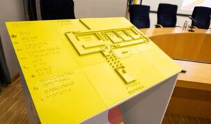 Machete tactile, pentru nevăzători, în toate spațiile din sediul principal al Universității de Vest!