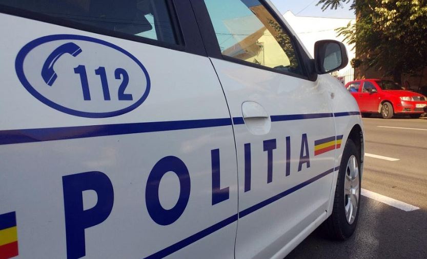 Scandal monstru, la un bazin de înot! Mama unui copil a chemat Poliţia, după ce un bărbat i-a bătut copilul!
