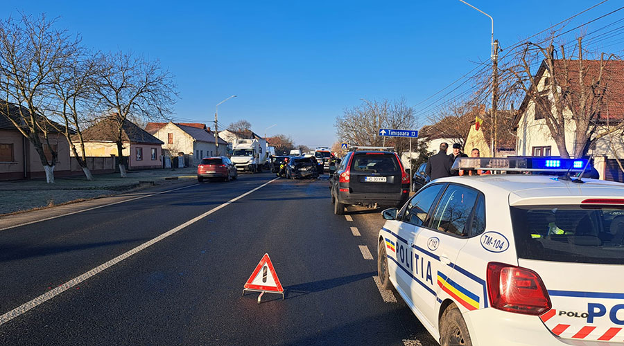 Accident în lanţ, aproape de Timişoara! Patru maşini au fost implicate