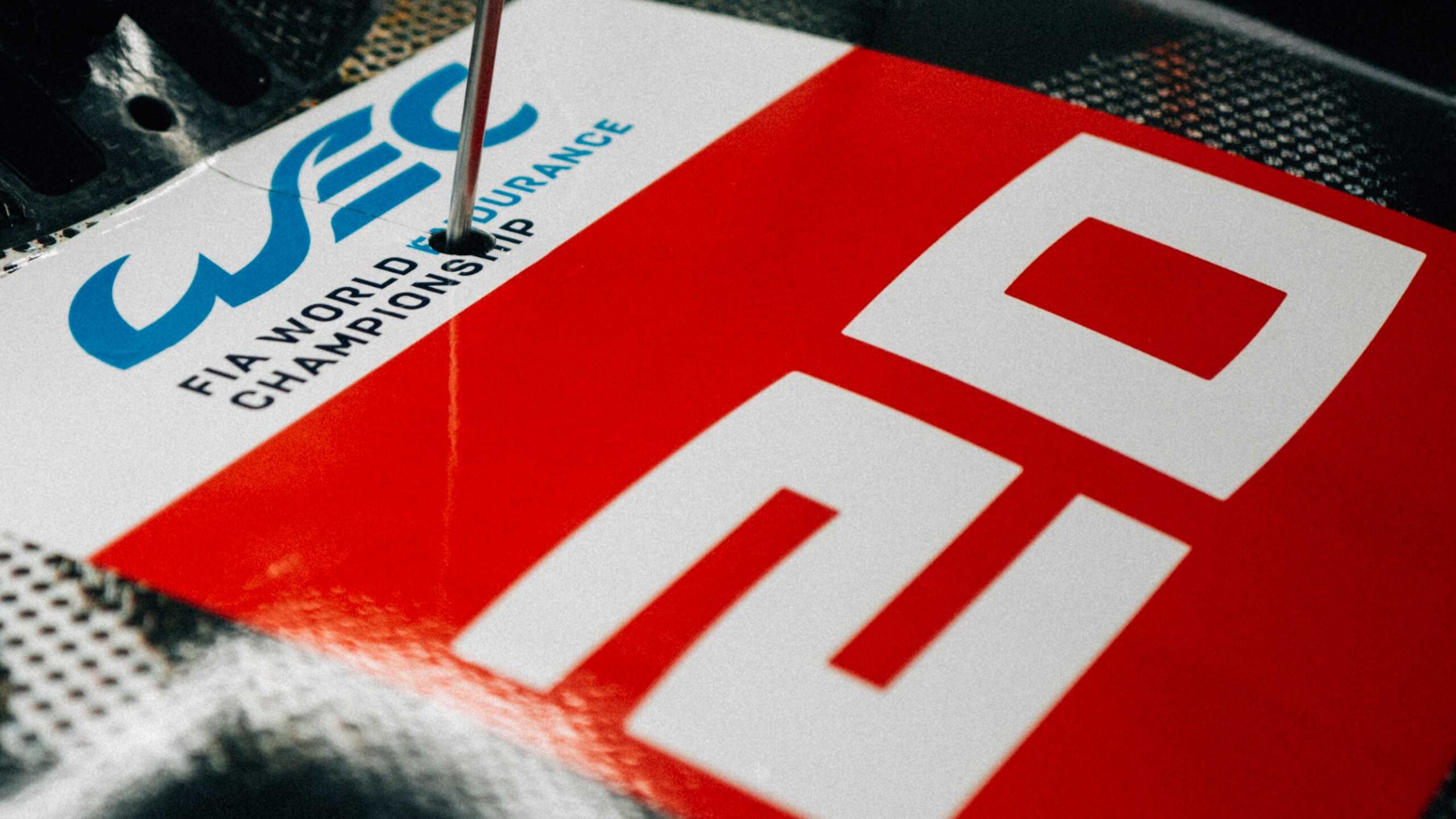 BMW M Hybrid V8 Art Car va purta numărul de concurs 20 la cursa de 24 de ore de la Le Mans