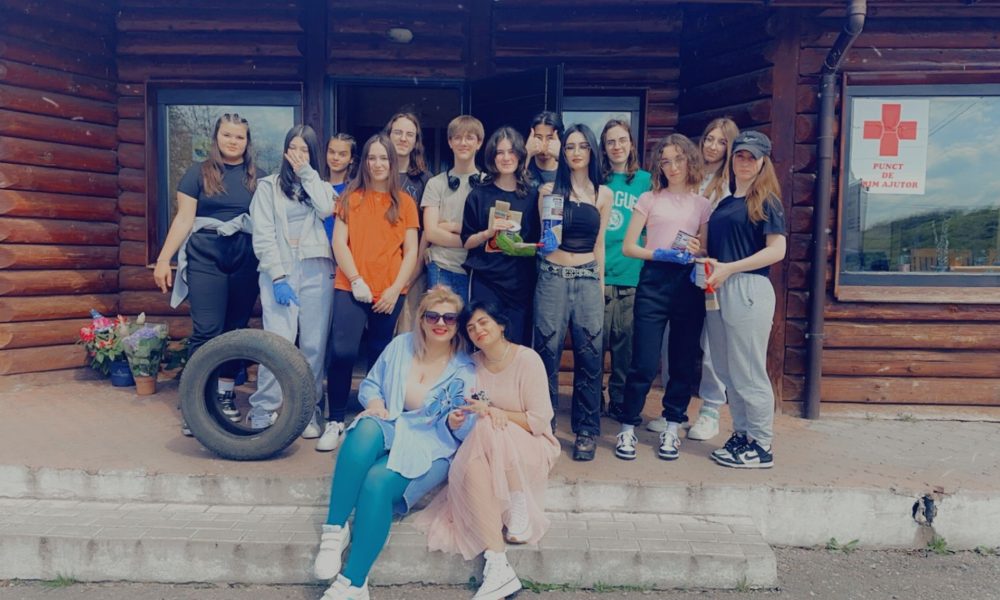 Zeci de tineri au igienizat un colț de natură de la marginea Vasluiului