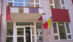 Grefieră de la Parchetul Vaslui, în stare gravă după ce a dat foc unor dosare și a vrut să se spânzure