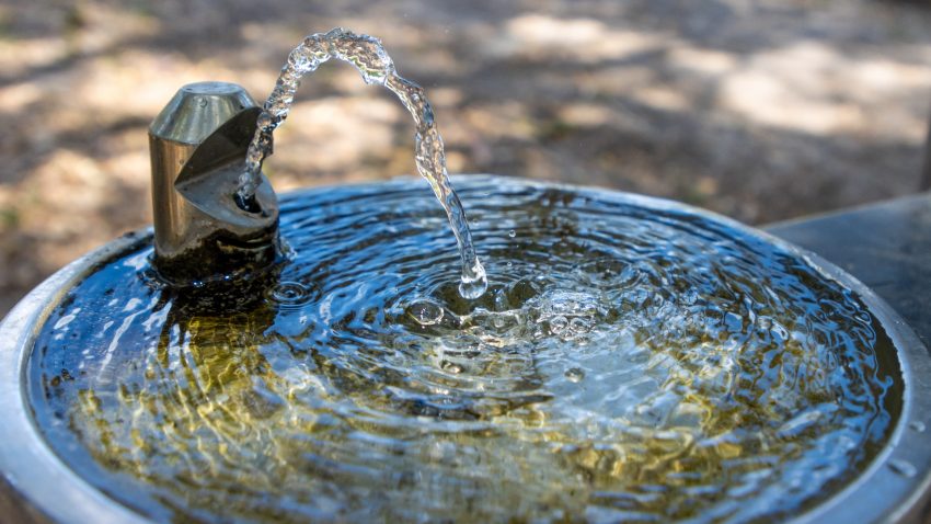 Vasluieni otrăviți cu apa din fântâni și din cișmelele publice care este periculoasă pentru consum