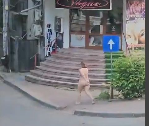 (VIDEO EXCLUSIVITATE) Femeie dezbrăcată pe străzile municipiului Tulcea!