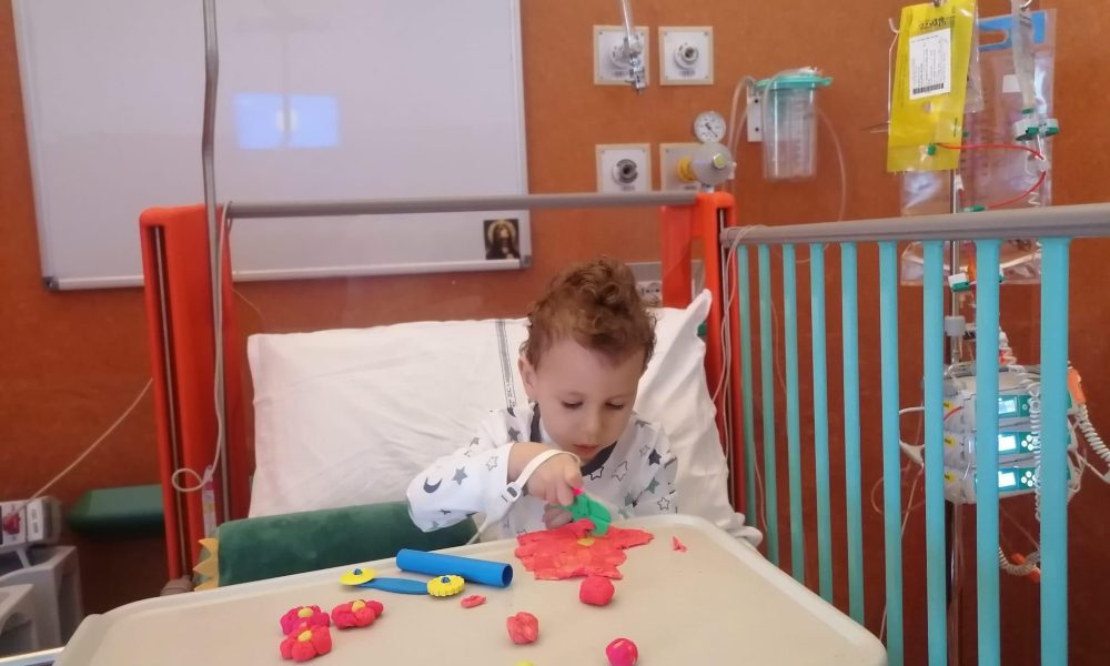 Pavel are doar 4 ani și suferă de o boala cumplita, leucemie