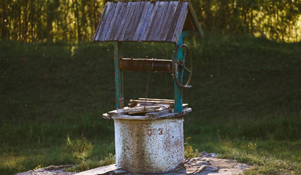 Din cauza temperaturilor extreme, fântânile au secat în zeci de localități din Moldova