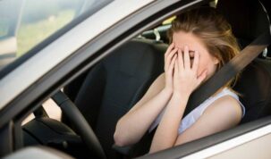 Minoră prinsă conducând fără permis, autoturismul i-a fost încredințat de un prieten