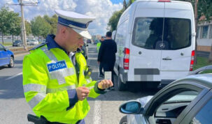 Nebunie curată! Rupt de beat și fără permis de conducere, un bărbat din Timiș a urcat la volanul unei mașini și a pornit a drum! Cum s-a încheiat călătoria?