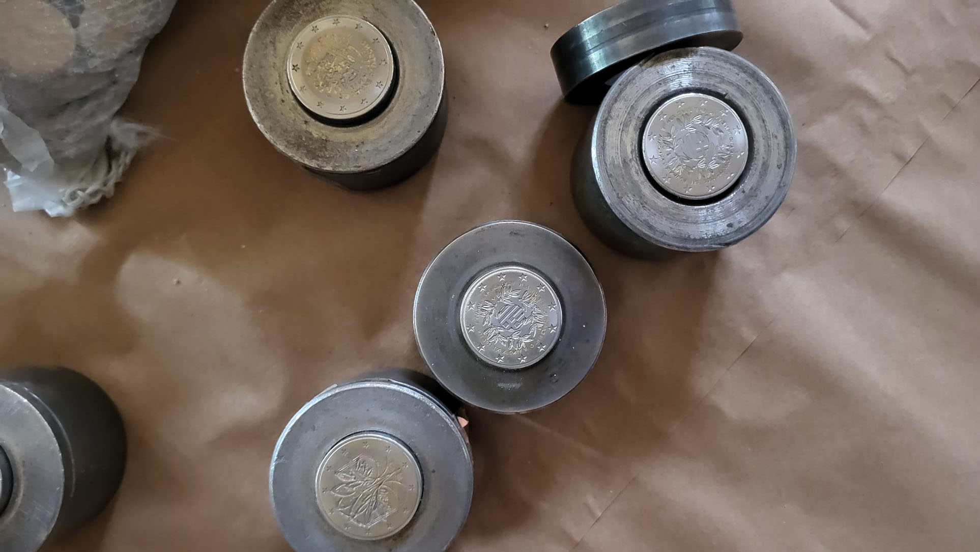 Employee of the Ministry of Interior of North Macedonia arrested in Kosovo* for euro counterfeiting