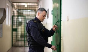 Vrei să îmbraci uniforma de polițist de penitenciar? Se fac angajări din sursă externă!