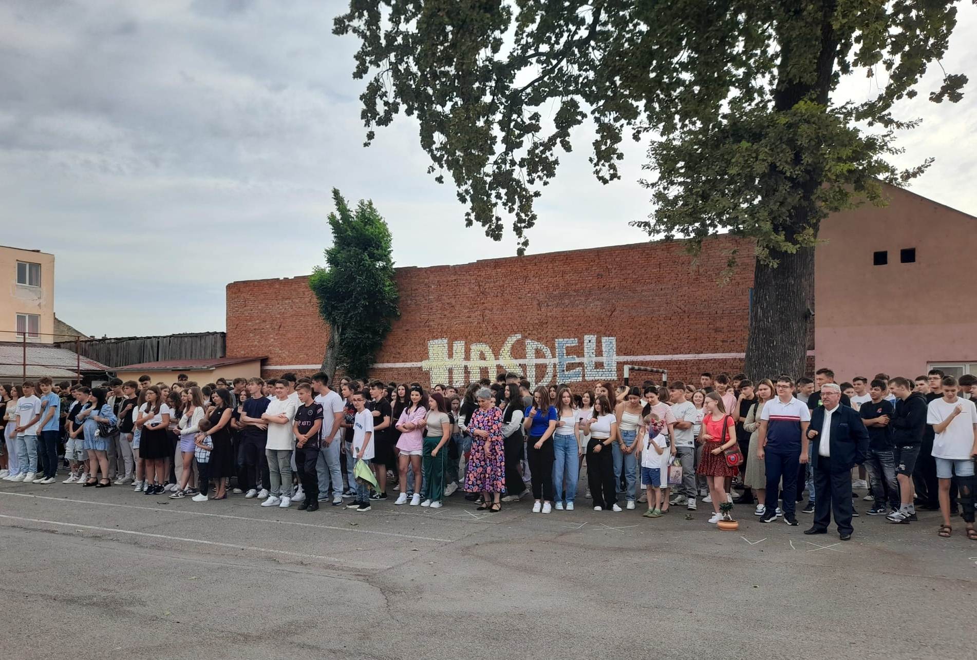 [FOTO] A sunat clopoțelul, s-a deschis noul an școlar! Liceele Iulia Hasdeu și Aurel Vlaicu și-au îndemnat elevi să confirme speranțele și încrederea familiilor lor