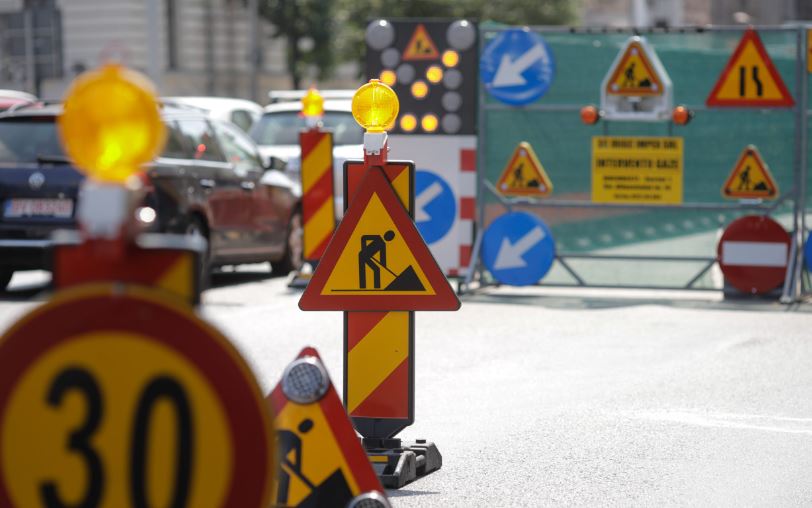 Atenție, șoferi! Primăria anunță prelungirea restricțiilor de circulație rutieră, în Timișoara, pentru efectuarea unor lucrări de asfaltare