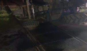 Trenul Buhăiești-Roman a lovit un tractor; pompierii și echipajele de salvare la fața locului -FOTO