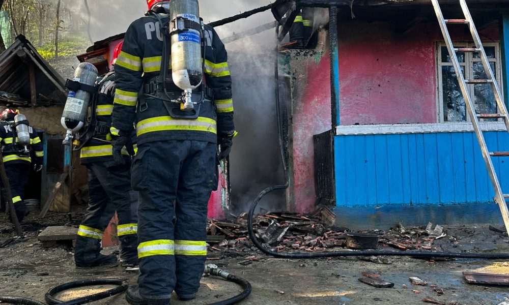 acoperiș distrus și pericol de explozie, pompierii au intervenit prompt- FOTO