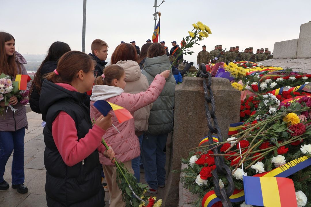 Ceremonial militar, vernisaje, lansare de carte și spectacol de Ziua Dobrogei, la Tulcea!