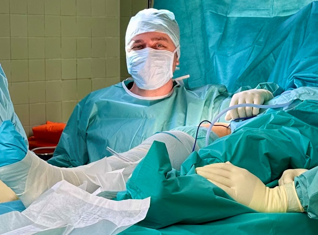 Medicul ortoped supraspecializat care a ales să să se întoarcă în România