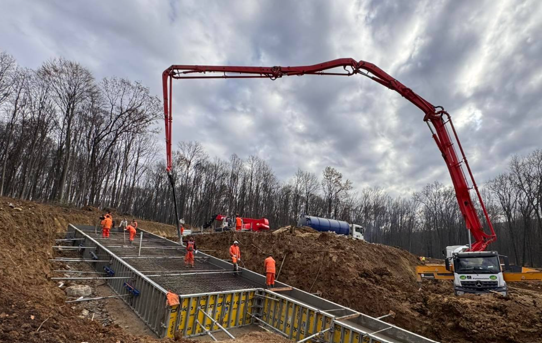 FOTO: Ultima veste despre autostrada urșilor! Muncitorii se apropie de forarea primului tunel