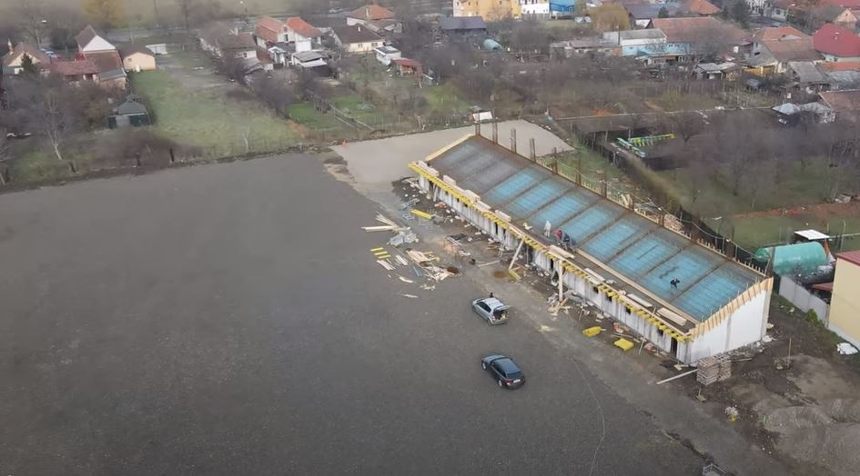 Ultimele imagini de pe șantierul noului complex sportiv de pe strada Mircea cel Bătrân! Clădirea cu tribună a fost ridicată!