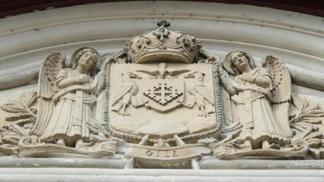 Biserica respinge dezbinarea, PNL acuză clerul