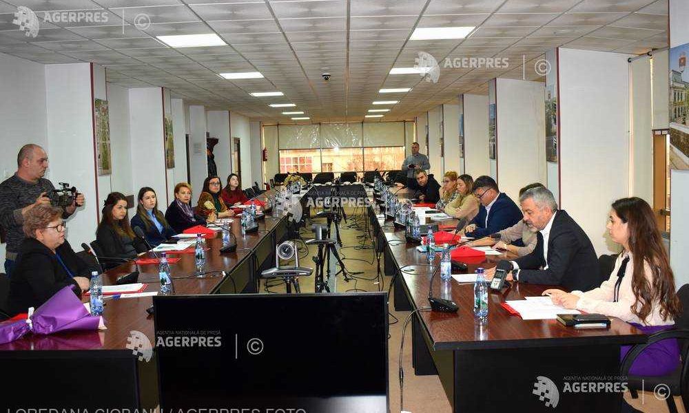 Problemele persoanelor cu HIV-SIDA, discutate în cadrul unei mese rotunde organizate de Asociaţia 'Iris'
