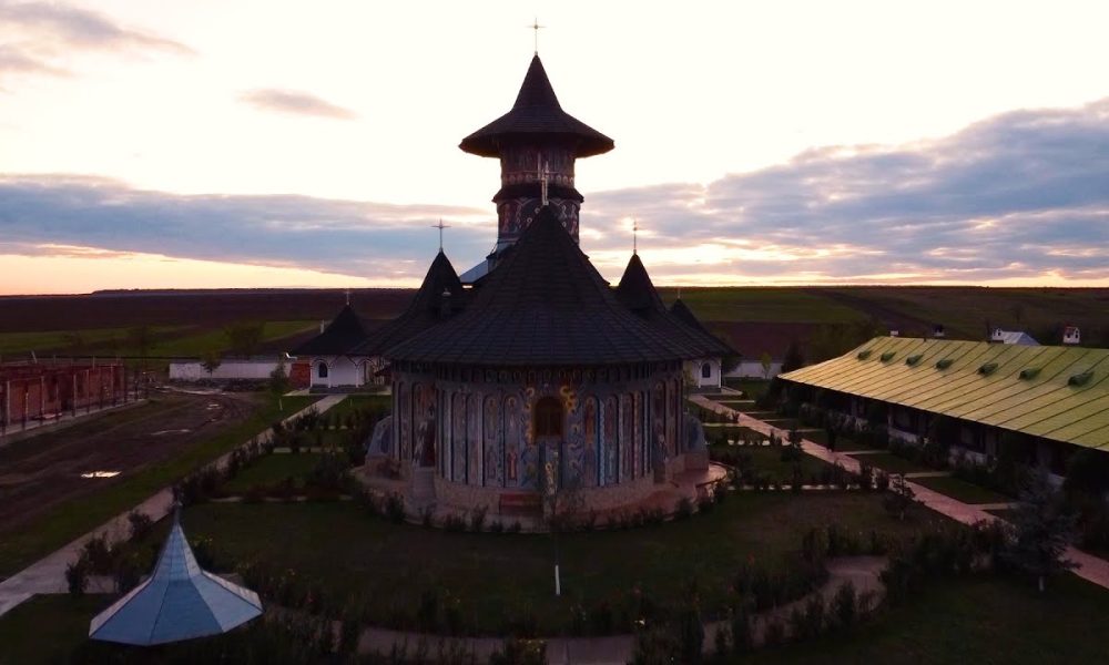 Anunt APM „MĂNĂSTIREA ”NAȘTEREA MAICII DOMNULUI” titular al proiectului „Instalarea unei noi capacități de producere a energiei electrice din surse solare cu o capacitate de 200 kW”