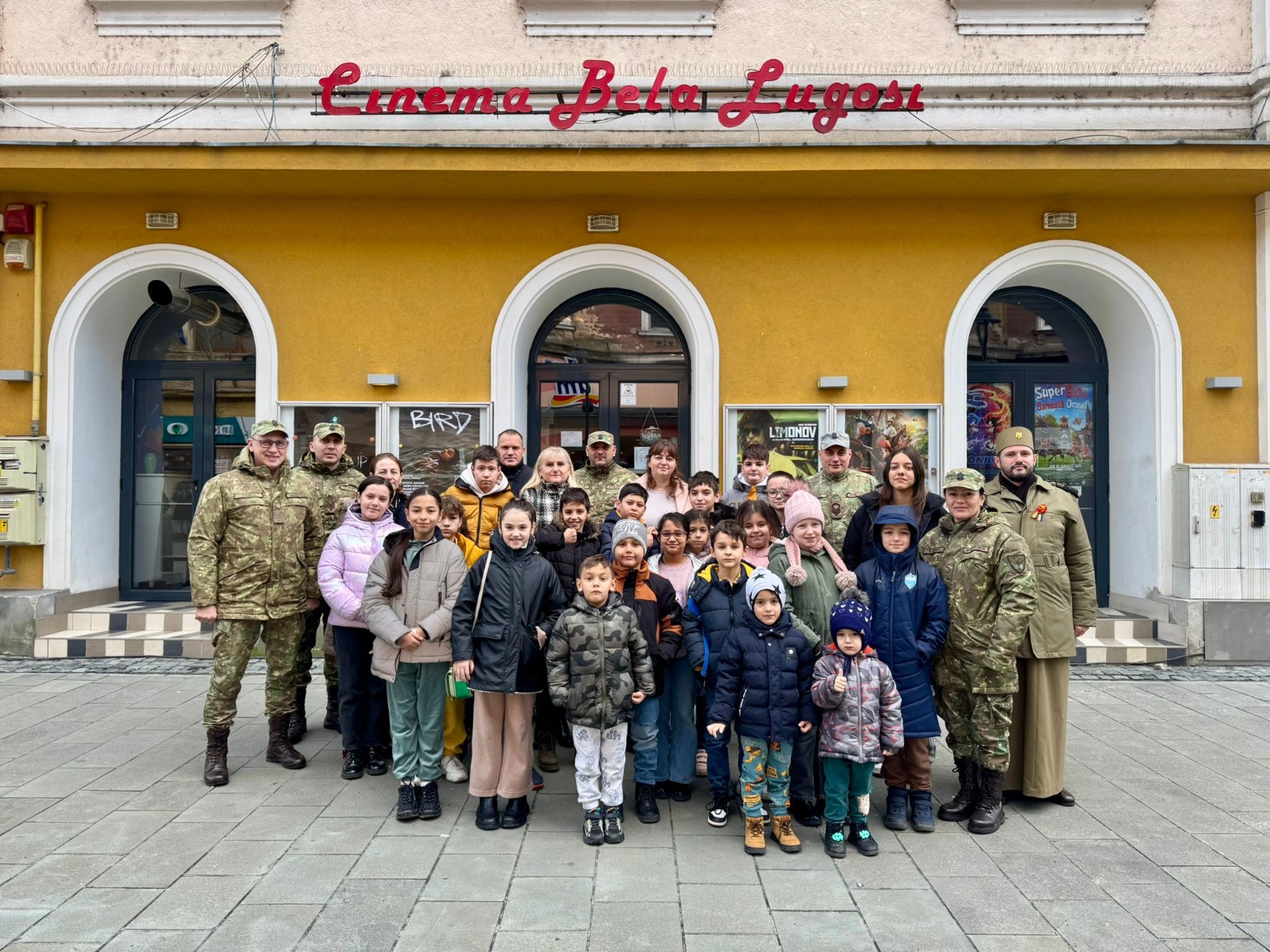Au dăruit bunătate! Familia militară lugojeană a adus un strop de fericire în sufletul copiiilor Centrului de Zi din Făget