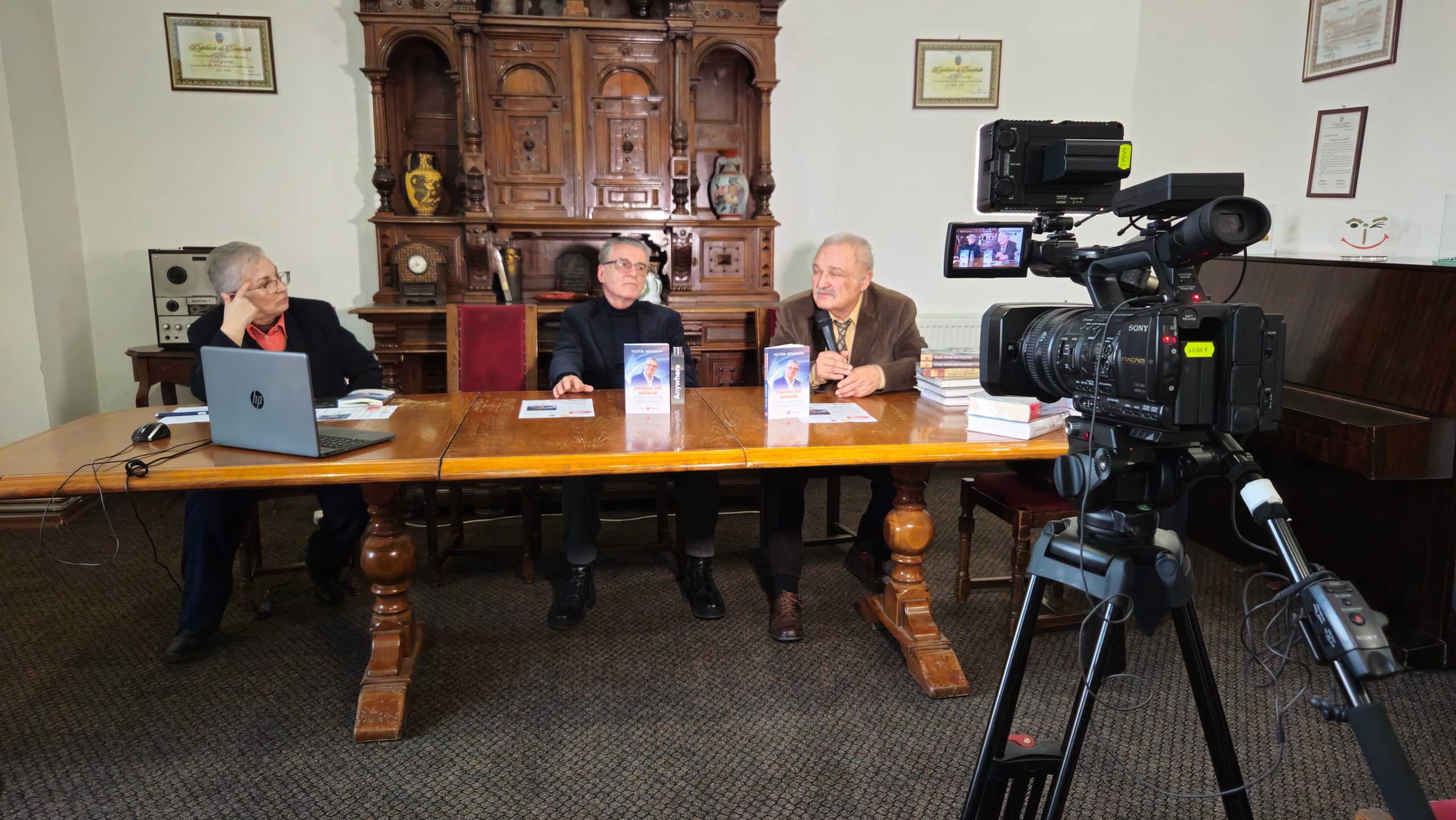 Lansare de carte și dezbatere maraton cu istoricul Victor Neumann, fiu al municipiului Lugoj