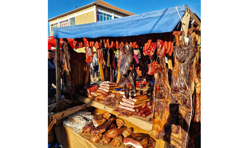 Festival de îți plouă în gură! Mașini Tesla, încărcate cu tone de slănină, cârnați afumați, jamboane maturate și nu numai! Vezi aici programul complet al evenimentului!