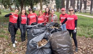 Peste o sută de voluntari s-au mobilizat pentru a da o nouă față parcului Spitalului Municipal