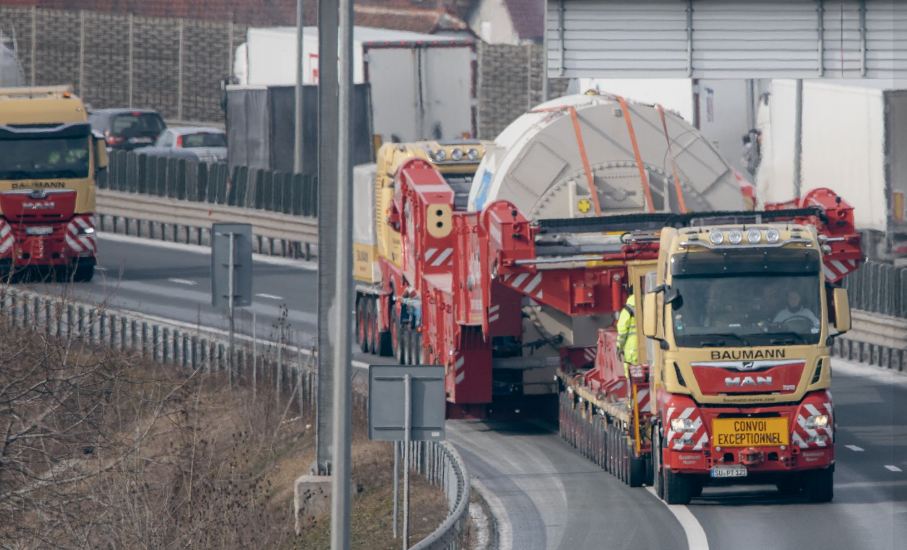 Un nou transport agabaritic de mari dimensiuni, va traversa vestul României! Convoiul va intra în țară mâine dimineață