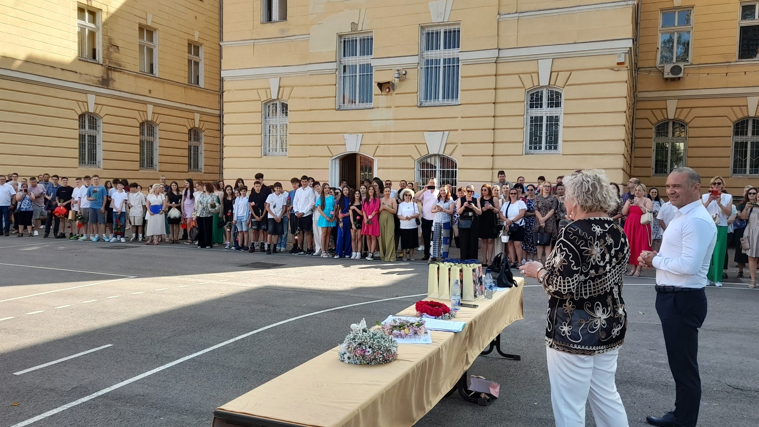 Sfârșit de an școlar la Liceul Teoretic ”Coriolan Brediceanu”: Aplauze pentru elevi, părinți și profesori