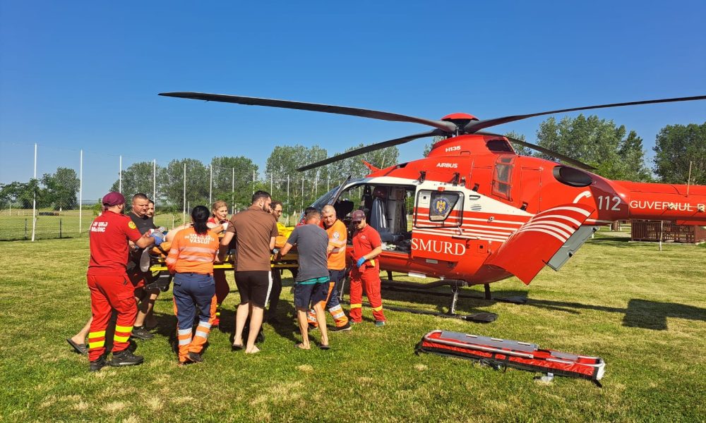 Bărbat în stare gravă după ce a căzut de pe schelă, preluat de un elicopter SMURD – stiriest.ro