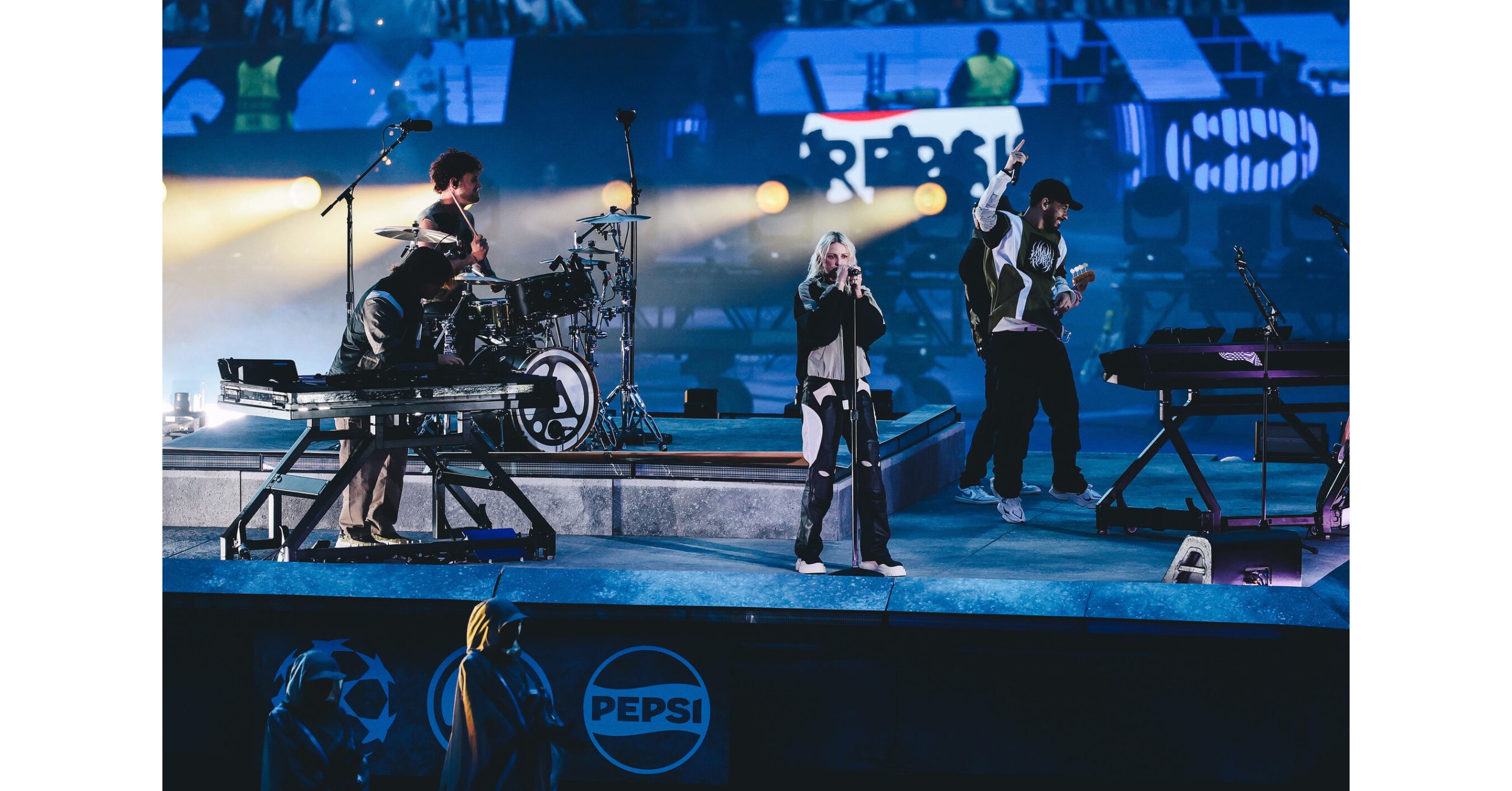 LINKIN PARK ENFLAMME LE SPECTACLE D'OUVERTURE DE LA FINALE DE L'UEFA CHAMPIONS LEAGUE PRÉSENTÉ PAR PEPSI®