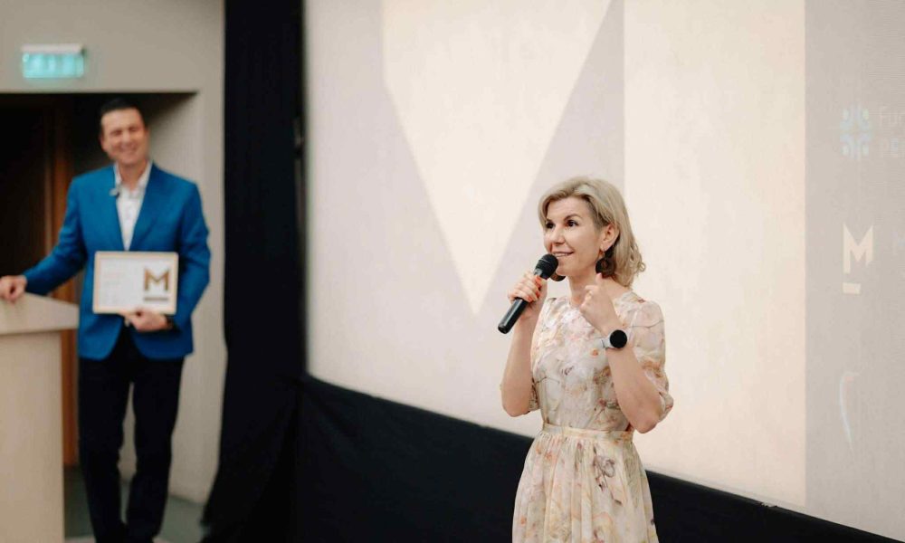 „Am scris cu gândul la copii” – stiriest.ro