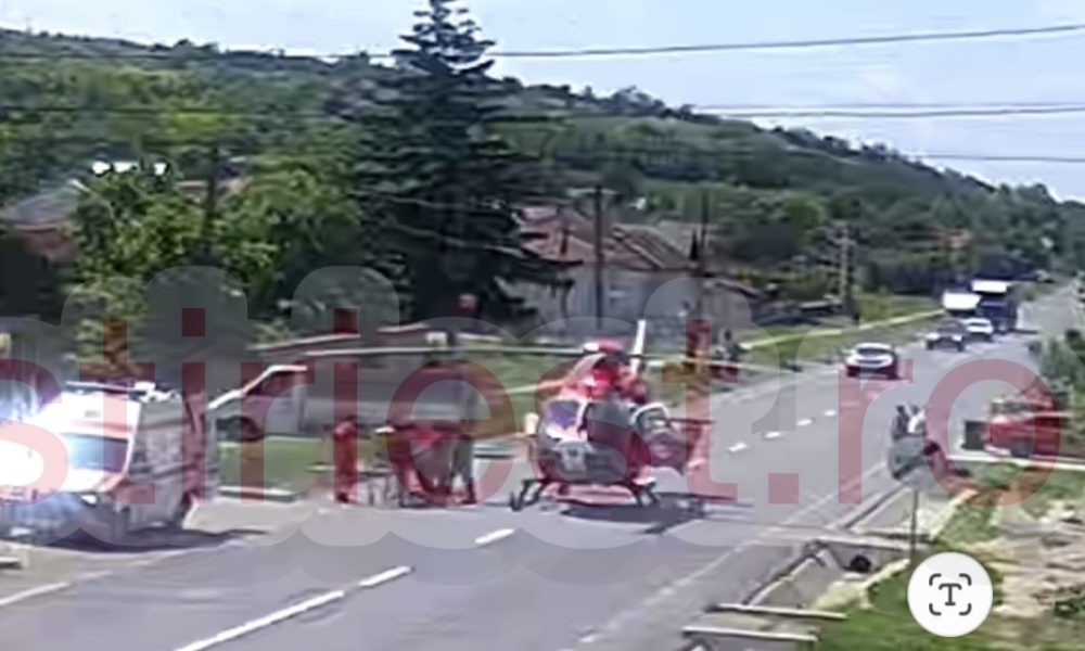 Elicopter SMURD aterizat în mijlocul drumului național DN24, la Solești – ambulanță defectă, pacient preluat pe calea aerului